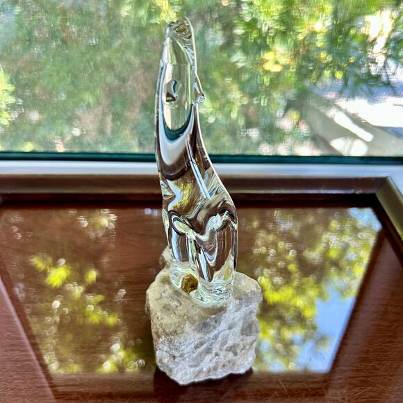 Vintage Clear Glass Howling Wolf Figurine on Stone Base - Picture 4 of 12